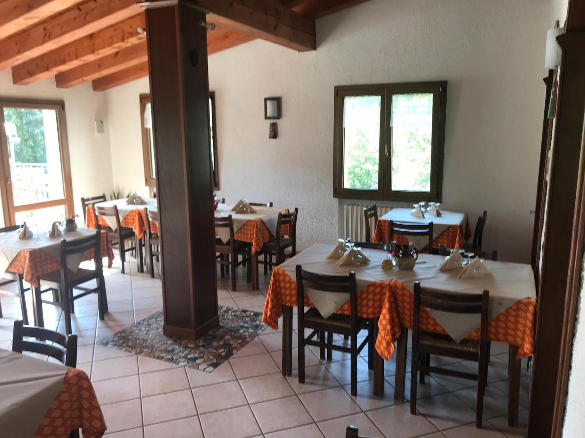 La Buca Delle Fate Ristorante Albergo Pievepelago Exterior photo